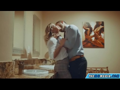 ❤️ Ko vas prsata blondinka zapelje na javnem stranišču Porno vk na sl.porncomixone.ru ❌